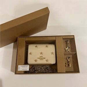 NWT Coach Beige Wallet with Gold Stars with extra charms and keychains